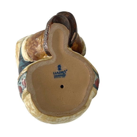 LLADRO PENSIVE ESKIMO BOY FIGURINE - Picture 9 of 16